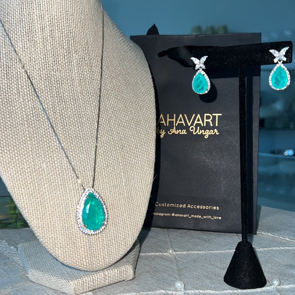 Gorgeous necklace Colombian stones wannabe
